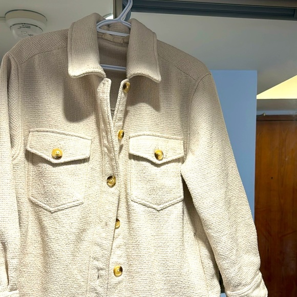 RD Style Jackets & Blazers - Vintage beige Sherpa button down shacket! Tortoise shell buttons!!
